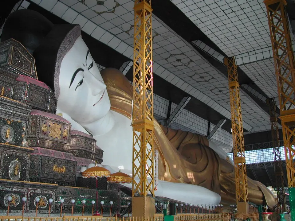 Shwethalyaung Temple