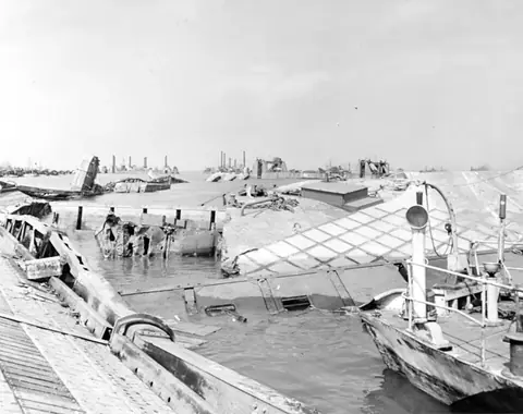 Mulberry harbours