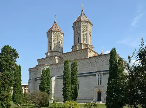Trei Ierarhi Monastery